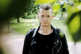 Vymakaná sólovka Jakuba Königa je na alternativní scéně událostí sezóny