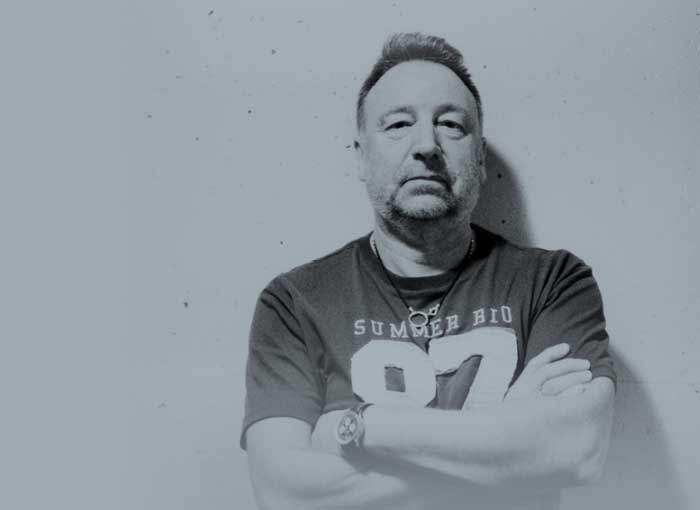 Pojďte hrát Joy Division a New Order, hajzlové!