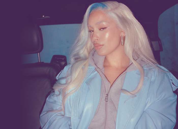 Rasismus, policejní majáky a medový hlas