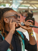 Náhledový obrázek k článku Kouzlo malých pódií Rock for People. Junior Dell vnesl mezi tvrďáky pohodu