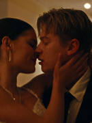 Náhledový obrázek k článku Miro Žbirka pohledem nové generace. Hlavní roli v milostném klipu ztvárnil Adam Mišík