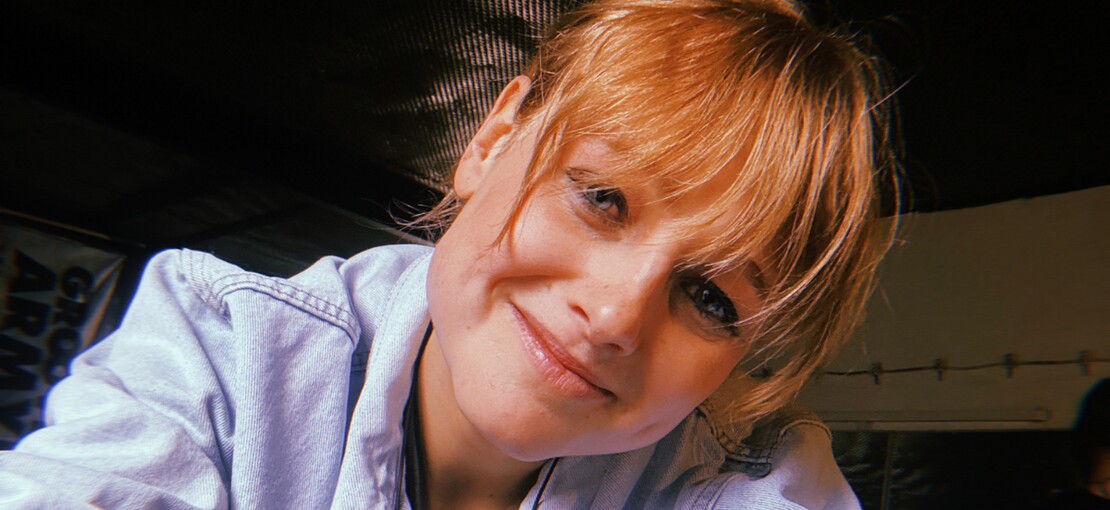 Obrázek k článku GLOSA: Opilá láskou a trochu psycho. Tereza Balonová se v novém klipu mstí