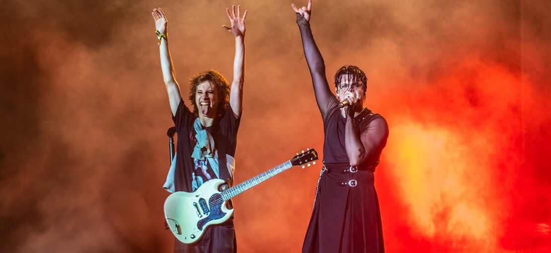 Obrázek k článku Darovaná kytara ukáže zuby. Český fanoušek Šimon dostal lano od Yungbluda