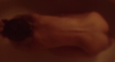 Náhledový obrázek k článku „Nahé tělo, voda, pěna, pára.“ Dámská kapela Kráľová překvapuje tématy i odvahou