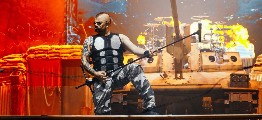 Obrázek k článku Švédská kapela Sabaton rozložila pražské publikum na tanku a s pivem v ruce