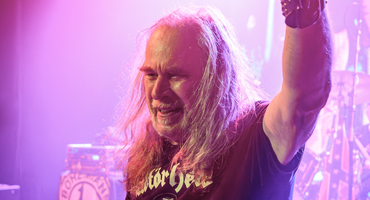 Náhledový obrázek k článku NAŽIVO: Visací zámek prosvištěl historií. Známka punku je jejich šlehačkou na dortu