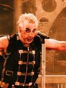 Náhledový obrázek k článku Rammstein pouze pro dospělé. V nejdrsnějším klipu své kariéry „všechno hráli sami“