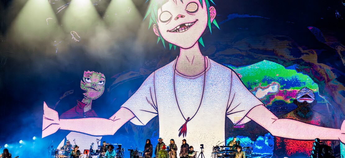 Obrázek k článku Gorillaz poručili i dešti, ať tančí. Na Rock for People to byla strhující jízda plná překvapení a hostů