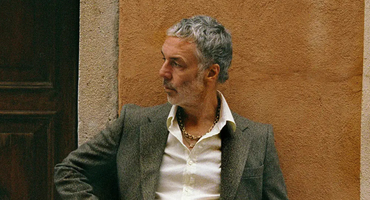 Náhledový obrázek k článku Baxter Dury rozkládá publikum na prvočinitele. Do Prahy míří se silnou deskou