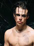 Náhledový obrázek k článku Yungblud v Česku pouští kořeny sedm let. Vyrostl z toho Bludfest