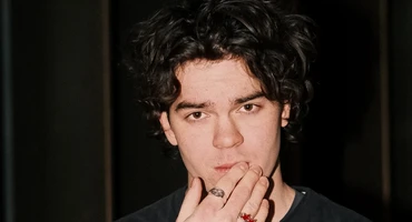 Náhledový obrázek k článku Česko-irský zpěvák Joshua Curran zahájí Headliner Pontony s Mořem kuřat