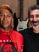 Náhledový obrázek k článku GLOSA: Serj Tankian s Morellem burcují proti bezpráví. I junior válí