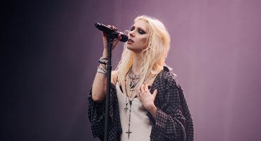 Náhledový obrázek k článku Nebe, peklo a svůdný rokenrol. The Pretty Reckless uchvátili Rock for People