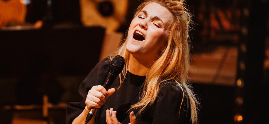 Obrázek k článku Pocta Zuzaně Navarové dojímala na Rock for People. Na podzim míří do pražské Nové Spirály
