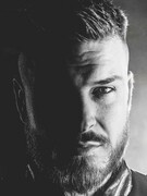 Náhledový obrázek k článku Kuba Ryba vytáhl do boje proti Oto Klempířovi. Trika s motivem STB jdou na dračku