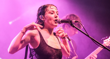 Náhledový obrázek k článku Zázrak před půlnocí. Marie April na Rock for People silně okouzlovala