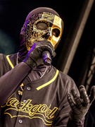 Náhledový obrázek k článku Černá, zlatá nu-metal! Maskovaní Blackgold šli na Rock for People ve stopách Limp Bizkit
