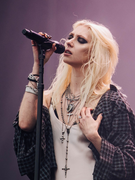 Náhledový obrázek k článku Nebe, peklo a svůdný rokenrol. The Pretty Reckless uchvátili Rock for People