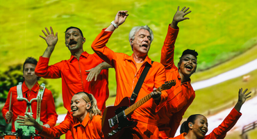 Náhledový obrázek k článku NAŽIVO: Nadpozemský David Byrne dopřál Praze dokonalý koncert