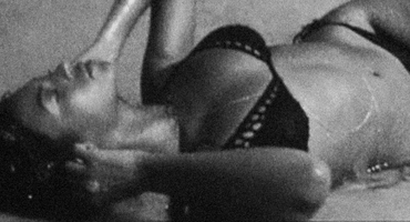 Náhledový obrázek k článku GLOSA: Smyslná Beyoncé dává sbohem country. Přízeň fanoušků si získává v bikinách