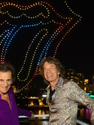 Náhledový obrázek k článku Pět set dronů nad Londýnem. Mick Jagger překvapil kritikou Ameriky