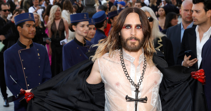Náhledový obrázek k článku „Ten úchyl na mě zaútočil!“ Jared Leto je podle dokumentu BBC predátor