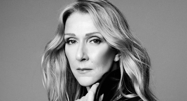 Náhledový obrázek k článku „Jako by hlasem roztrhla nebe.“ Céline Dion má novou píseň pro pařížské koncerty