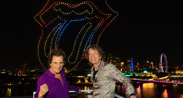 Náhledový obrázek k článku Pět set dronů nad Londýnem. Mick Jagger překvapil kritikou Ameriky