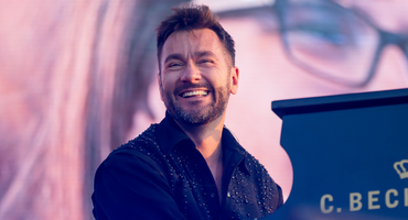 Náhledový obrázek k článku NAŽIVO: Marek Ztracený si na Letné splnil sen. Kluk ze Železné Rudy létal a strhával emocemi