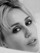 Náhledový obrázek k článku VIDEO: Zamilovaná Miley dovádí. Rozverný klip vydala spolu s desátým albem