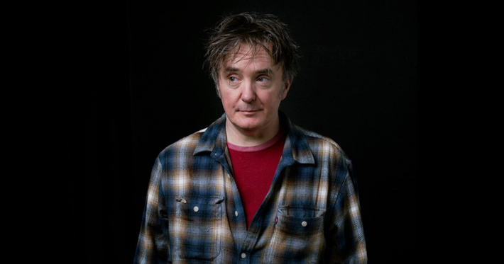 Náhledový obrázek k článku Zombíci, jazz a nálož humoru na rozdávání. Do Prahy se vrátí komik Dylan Moran