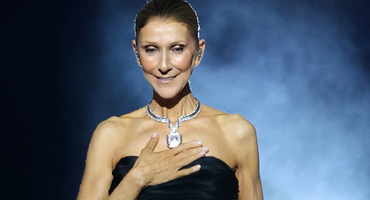 Náhledový obrázek k článku Dojemný návrat na pódium. Céline Dion v Paříži plakala radostí i tančila