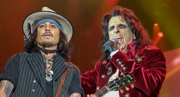 Náhledový obrázek k článku Hollywoodští upíři Johnny Depp a Alice Cooper si brousí zuby na Prahu
