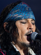 Náhledový obrázek k článku Hollywoodští upíři Johnny Depp a Alice Cooper si brousí zuby na Prahu