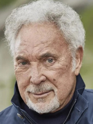 Náhledový obrázek k článku „Byl jsem safra dobrý,“ brání se Tom Jones. V 86 letech dostal padáka