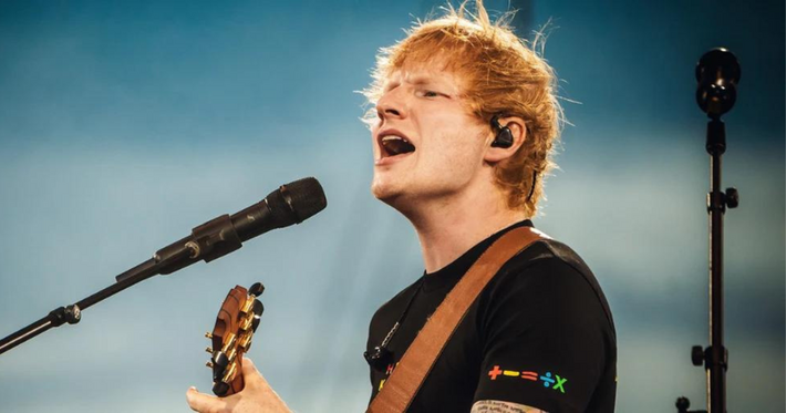 Náhledový obrázek k článku Ed Sheeran navzdory kritice. Na prvním koncertě odsoudil teror Hamásu i dění v Gaze. Ohradil se proti cenzuře