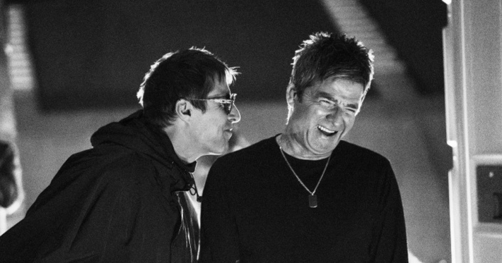 Náhledový obrázek k článku GLOSA: Hněv zůstal doma. Oasis v dokumentu zůstali vtipnými burany