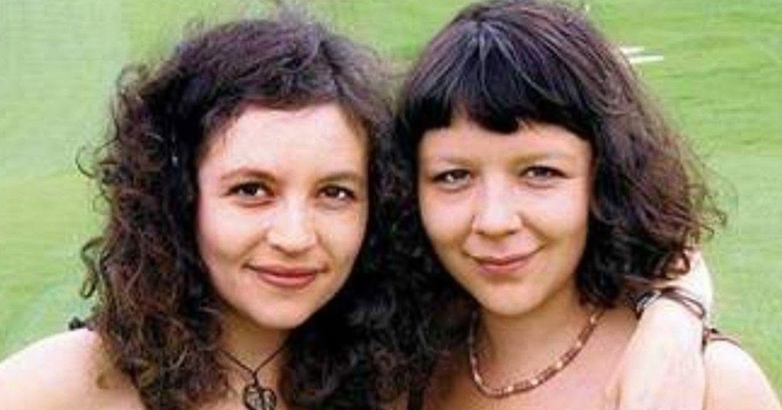 Náhledový obrázek k článku Vraní hodina pro divoženku. Karolína Kamberská se singlem i koncertem vrací k odkazu Sester Steinových