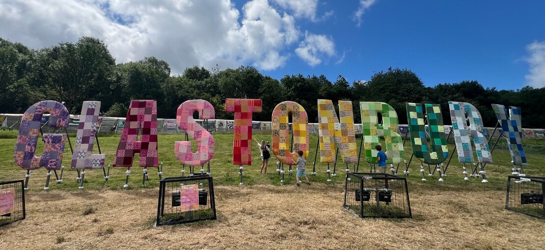 Obrázek k článku GLOSA: 42 minut nervů, rok těšení a zážitek na celý život. Glastonbury je posedlost