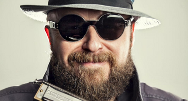 Náhledový obrázek k článku Blues rakovině navzdory. Harmonikový rekordman John Németh uzavře v Praze turné