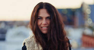 Náhledový obrázek k článku Bluesrocková diva Sari Schorr: Vyhodili mě z kapely, prý abych roztáhla křídla