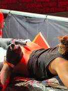 Náhledový obrázek k článku Rocková jízda v pražském AC/DC baru. Fanoušci se nechávají hromadně tetovat