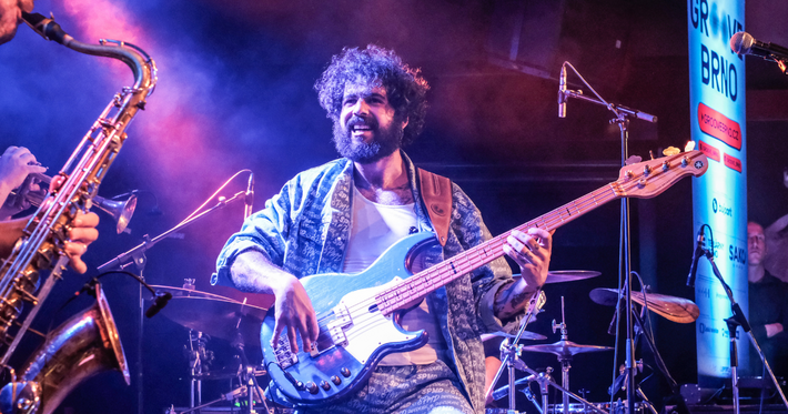 Náhledový obrázek k článku NAŽIVO: Čtyři struny ovládly Brno. S Vincenem Garcíou čas krásně letí