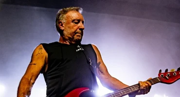 Náhledový obrázek k článku NAŽIVO: Peter Hook písně Joy Division a New Order žije. Je víc než legenda