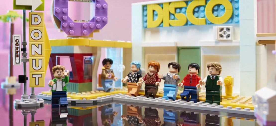 Obrázek k článku SOUTĚŽ: K-popové hvězdy BTS u vás doma? S LEGO setem Dynamite klidně