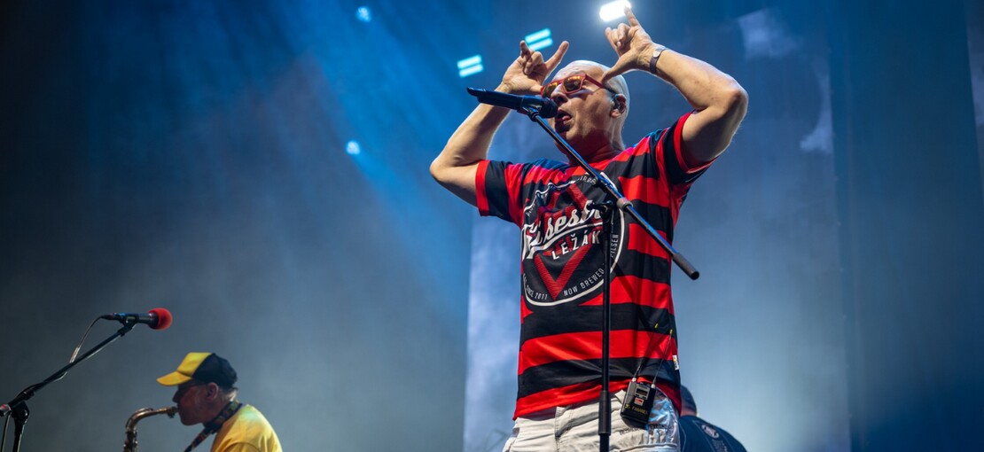 Obrázek k článku NAŽIVO: Život je takovej a Tři sestry jakbysmet. Platí to na Kovárně i v aréně