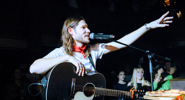 Náhledový obrázek k článku NAŽIVO: Sladký život s pizzou a hudbou. Marcell vyměnil Zrádce za fiedlerskiho
