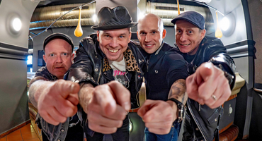 Náhledový obrázek k článku „Může za to vinyl!“ Pankáči The Fialky mají překvapivě zlatou desku