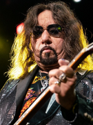 Náhledový obrázek k článku Zemřel původní kytarista Kiss. Ace Frehley (74) podlehl zraněním po pádu