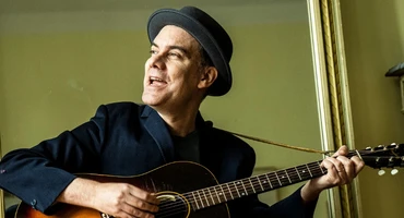 Náhledový obrázek k článku NAŽIVO: Prodaný vinyl vydělá víc než půl milionu na Spotify. Svět potřebuje Jamese Harriese